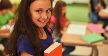 Neuer Schultag in einer neuen Schule